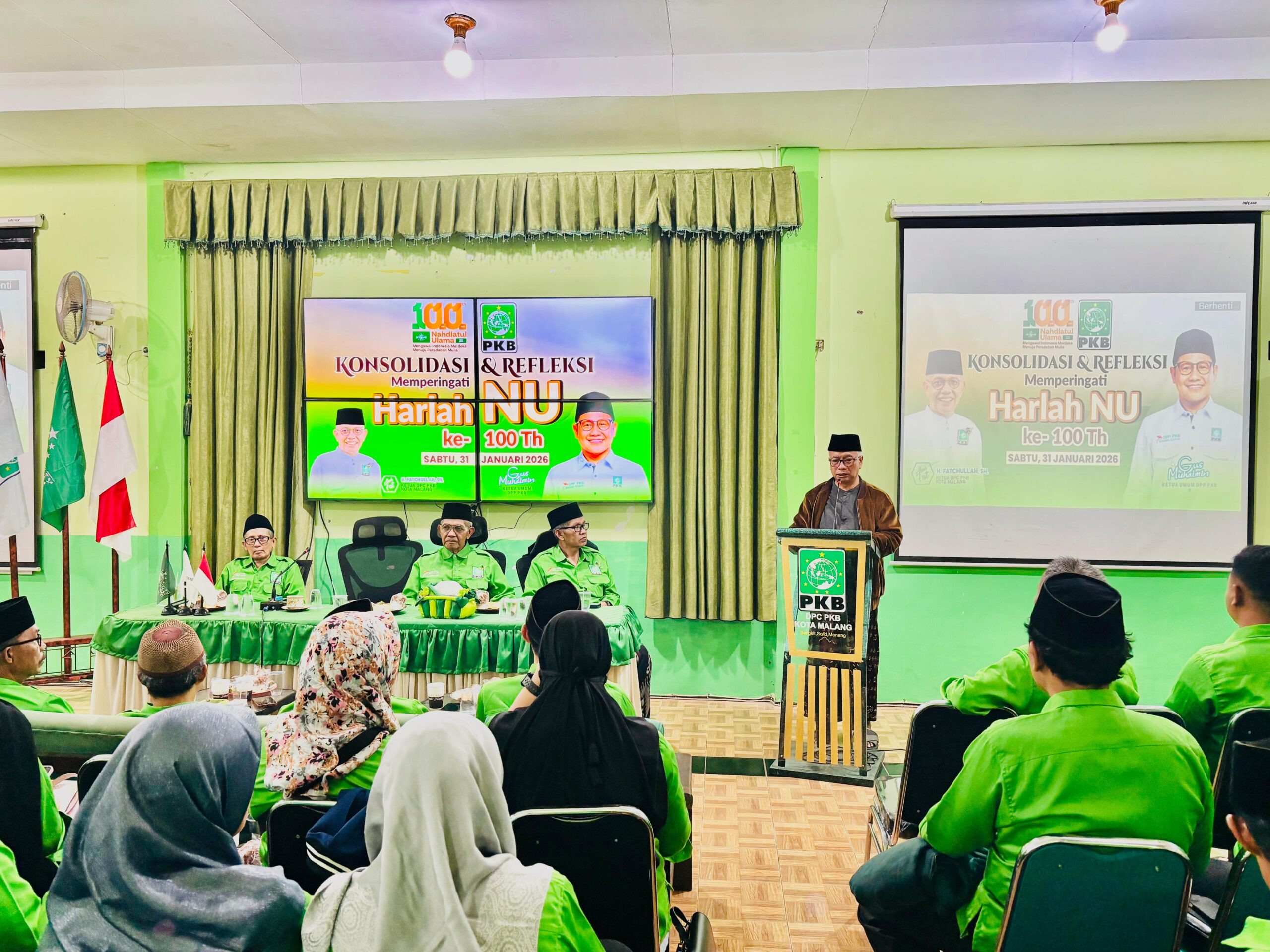 DPC PKB Kota Malang Gelar Konsolidasi dan Refleksi Harlah NU ke - 100, sekaligus membagikan sarung NU kepada seluruh kader PKB kota Malang.
